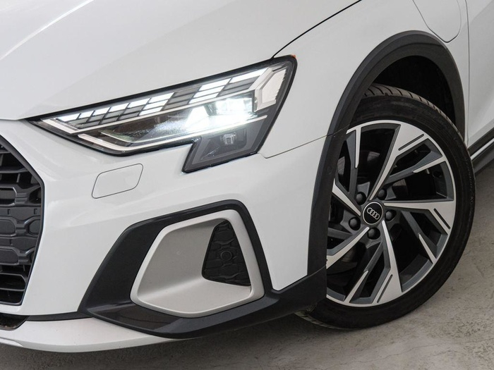 Renting Audi A3 allstreet TFSIe Advanced 40 TFSI e 150 kW (204 CV) S tronic Ocasión
