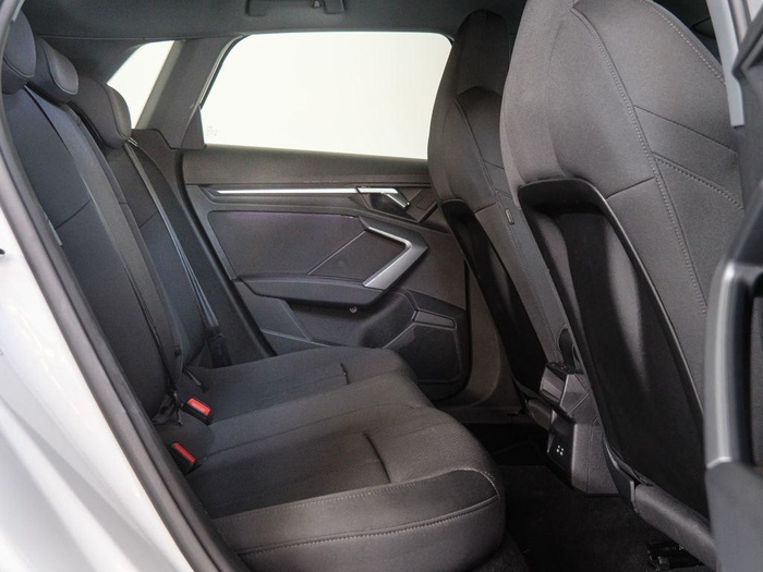 Renting Audi A3 allstreet TFSIe Advanced 40 TFSI e 150 kW (204 CV) S tronic Ocasión