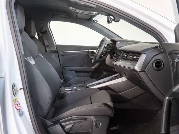 Renting Audi A3 allstreet TFSIe Advanced 40 TFSI e 150 kW (204 CV) S tronic Ocasión