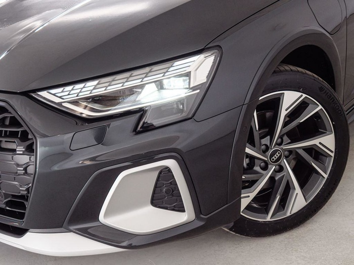Renting Audi A3 allstreet TFSIe Genuine 150 kW (204 CV) S tronic Ocasión