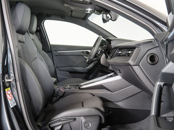 Renting Audi A3 allstreet TFSIe Genuine 150 kW (204 CV) S tronic Ocasión