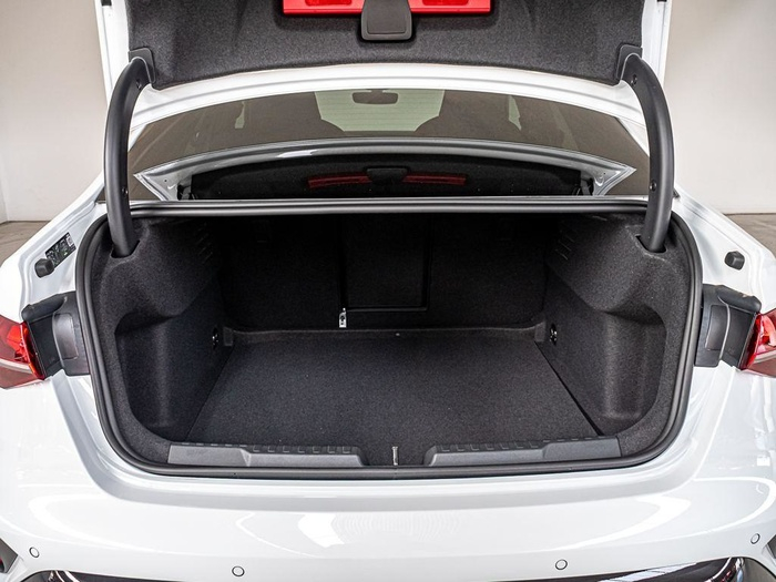 Renting Audi A3 Sedan Black line TFSI 110 kW (150 CV) S tronic Ocasión