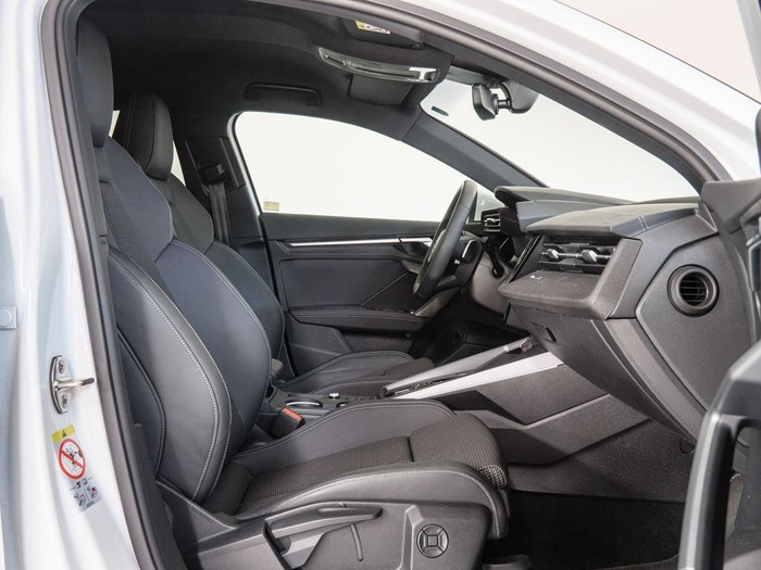 Renting Audi A3 Sportback S line 35 TFSI 110 kW (150 CV) S tronic Ocasión 2