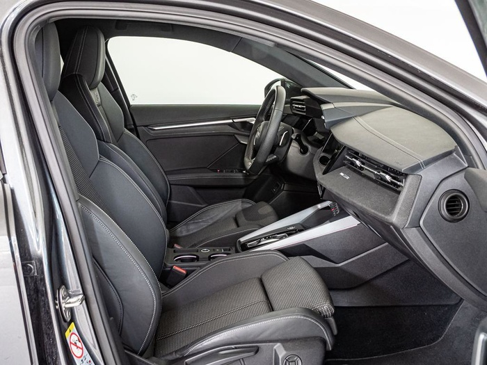 Renting Audi A3 Sportback S line 35 TFSI 110 kW (150 CV) S tronic Ocasión 6