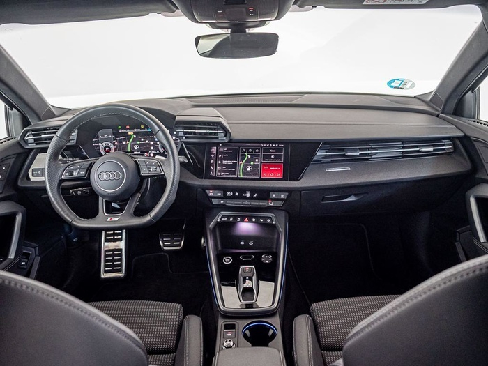 Renting Audi A3 Sportback S line TDI 110 kW (150 CV) S tronic Ocasión 1