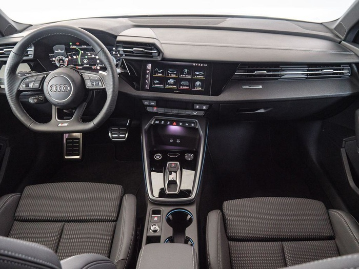 Renting Audi A3 Sportback S line TDI 110 kW (150 CV) S tronic Ocasión 4