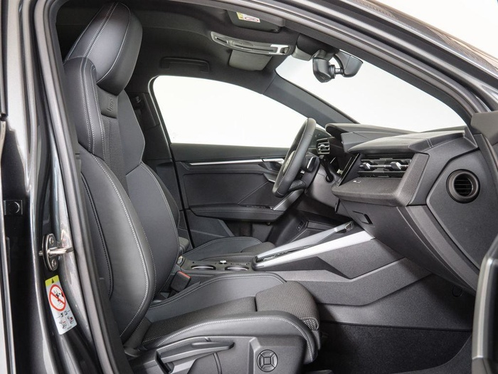 Renting Audi A3 Sportback S line TDI 110 kW (150 CV) S tronic Ocasión 4