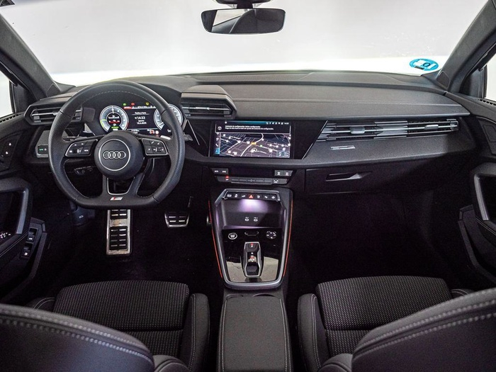 Renting Audi A3 Sportback TFSIe S line 40 150 kW (204 CV) S tronic Ocasión