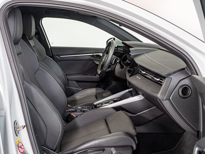 Renting Audi A3 Sportback TFSIe S line 40 150 kW (204 CV) S tronic Ocasión 3