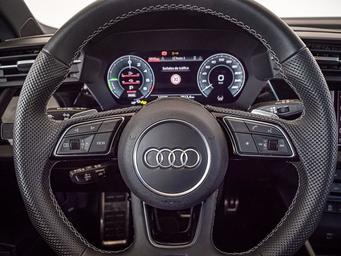 Renting Audi A3 Sportback TFSIe S line 40 150 kW (204 CV) S tronic Ocasión 7