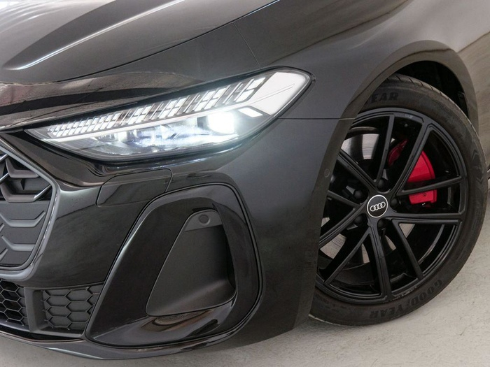 Renting Audi A5 Avant e-hybrid Black Line quattro 220 kW (299 CV) Ocasión 1