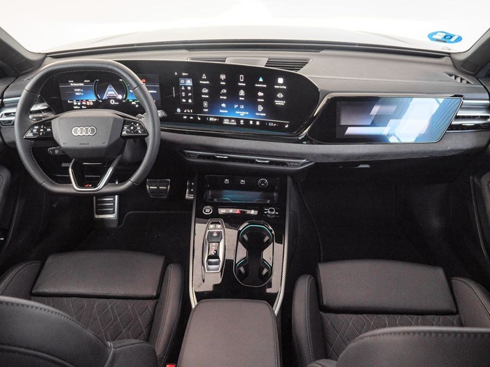 Renting Audi A5 Avant e-hybrid Black Line quattro 220 kW (299 CV) Ocasión 1