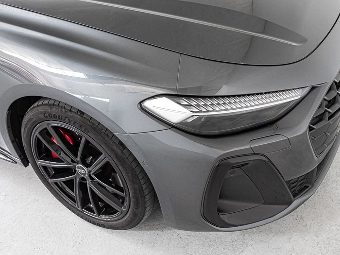 Renting Audi A5 Avant e-hybrid Black Line quattro 220 kW (299 CV) Ocasión