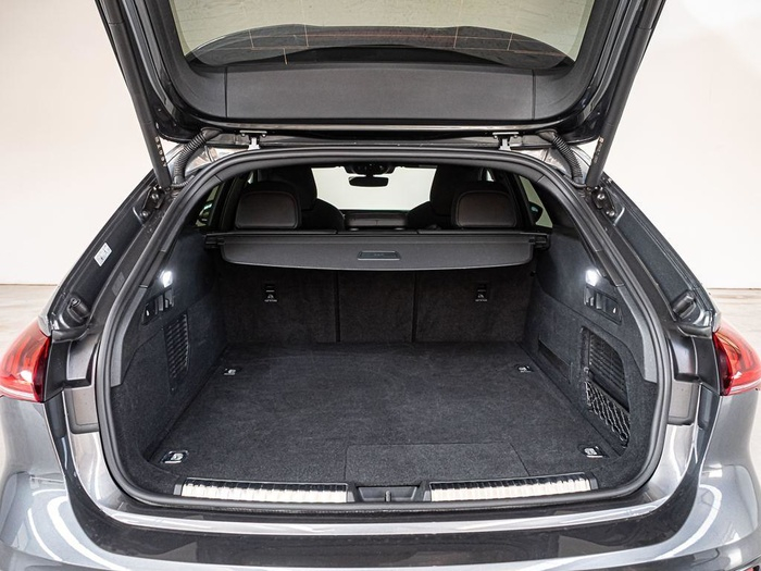 Renting Audi A5 Avant e-hybrid Black Line quattro 220 kW (299 CV) Ocasión