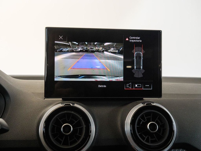 Renting Audi Q2 Adrenalin Black Edition 35 TDI 110 kW (150 CV) S tronic Ocasión