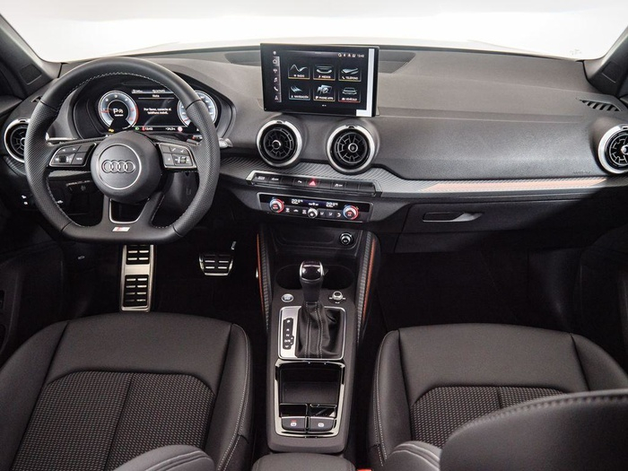 Renting Audi Q2 Adrenalin Black Edition 35 TDI 110 kW (150 CV) S tronic Ocasión 1