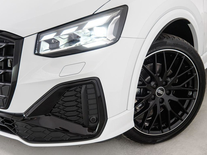 Renting Audi Q2 Adrenalin Black Edition 35 TDI 110 kW (150 CV) S tronic Ocasión 1