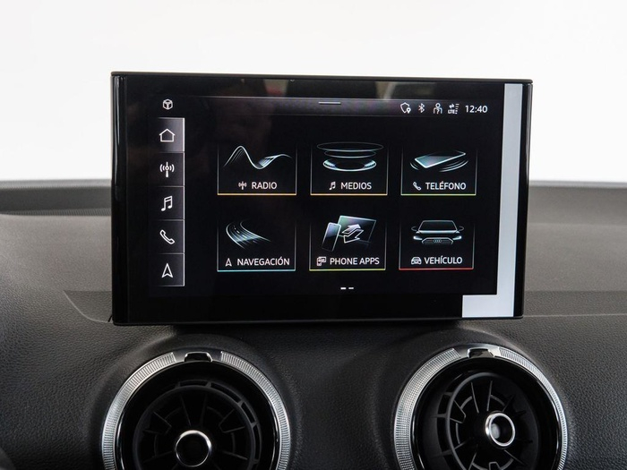 Renting Audi Q2 Adrenalin Black Edition 35 TDI 110 kW (150 CV) S tronic Ocasión 1