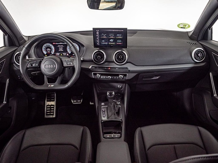 Renting Audi Q2 Adrenalin Black Edition 35 TFSI 110 kW (150 CV) S tronic Ocasión 1
