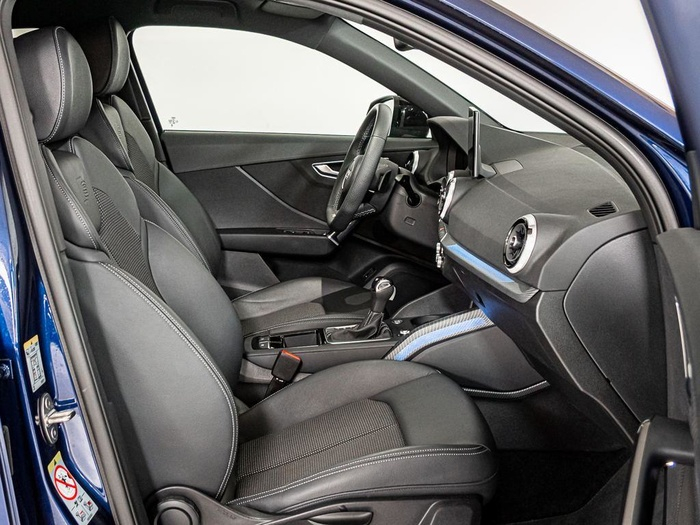 Renting Audi Q2 Adrenalin Black Edition 35 TFSI 110 kW (150 CV) S tronic Ocasión 1