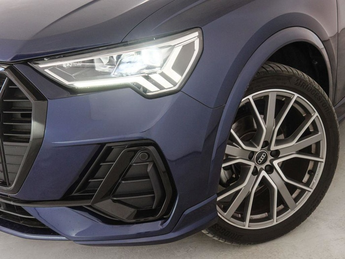 Renting Audi Q3 Black line 35 TDI 110 kW (150 CV) S tronic Ocasión