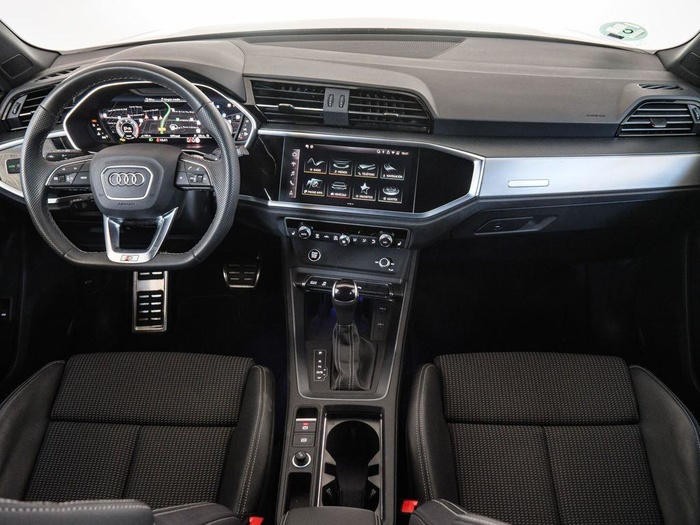 Renting Audi Q3 Black line 35 TDI 110 kW (150 CV) S tronic Ocasión