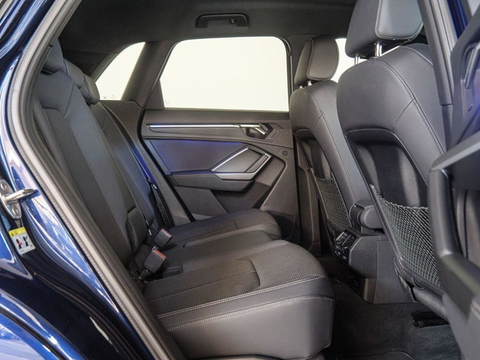 Renting Audi Q3 Black line 35 TDI 110 kW (150 CV) S tronic Ocasión