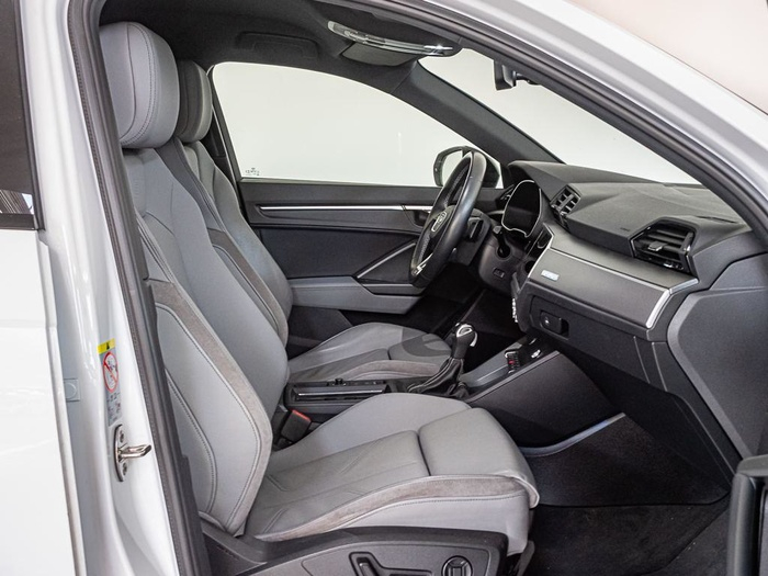 Renting Audi Q3 Black line 40 TFSI quattro 140 kW (190 CV) S tronic Ocasión