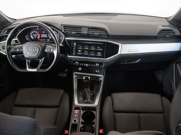 Renting Audi Q3 S line 35 TFSI 110 kW (150 CV) S tronic Ocasión