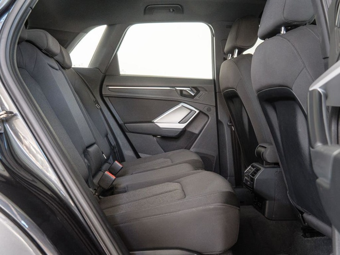 Renting Audi Q3 S line 35 TFSI 110 kW (150 CV) S tronic Ocasión