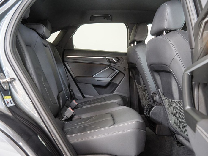 Renting Audi Q3 Sportback Black line 35 TDI 110 kW (150 CV) S tronic Ocasión 1