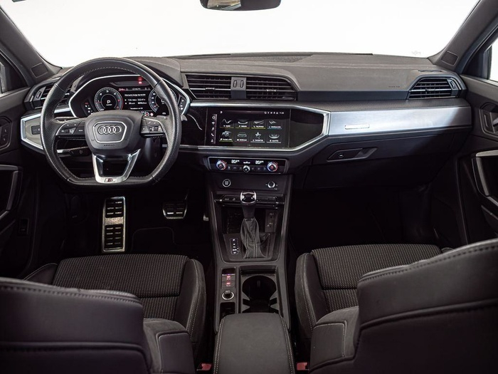 Renting Audi Q3 Sportback Black line 40 TDI quattro 147 kW (200 CV) S tronic Ocasión
