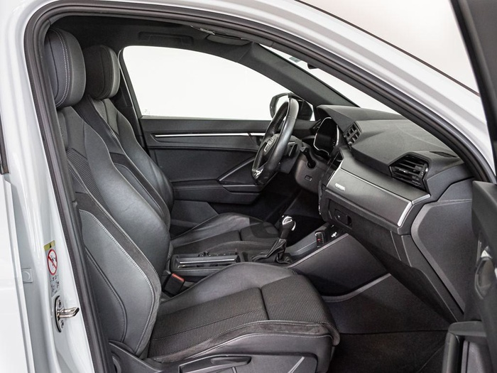 Renting Audi Q3 Sportback Black line 40 TDI quattro 147 kW (200 CV) S tronic Ocasión