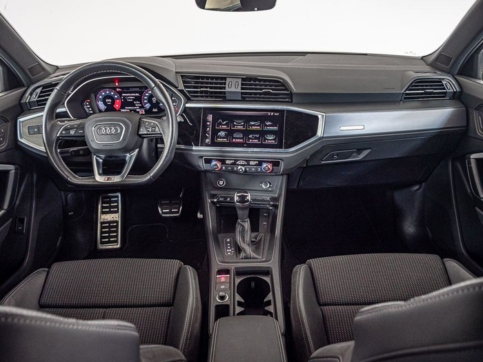 Renting Audi Q3 Sportback Black line 40 TFSI quattro 140 kW (190 CV) Ocasión