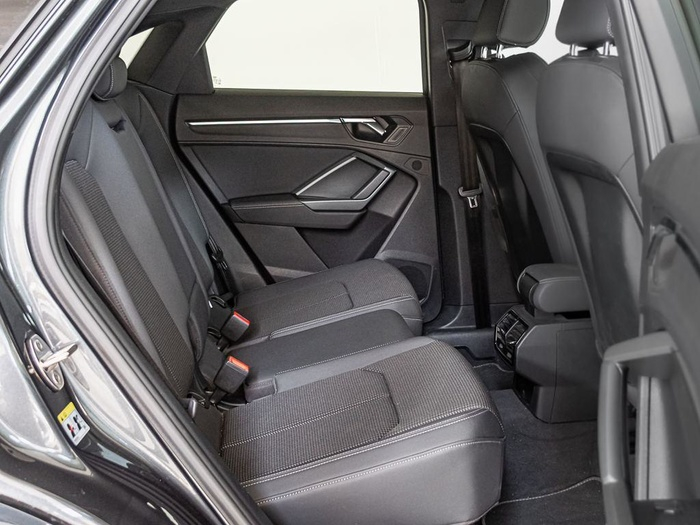 Renting Audi Q3 Sportback Black line 40 TFSI quattro 140 kW (190 CV) Ocasión