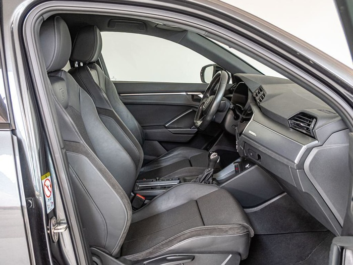 Renting Audi Q3 Sportback Black line 40 TFSI quattro 140 kW (190 CV) Ocasión
