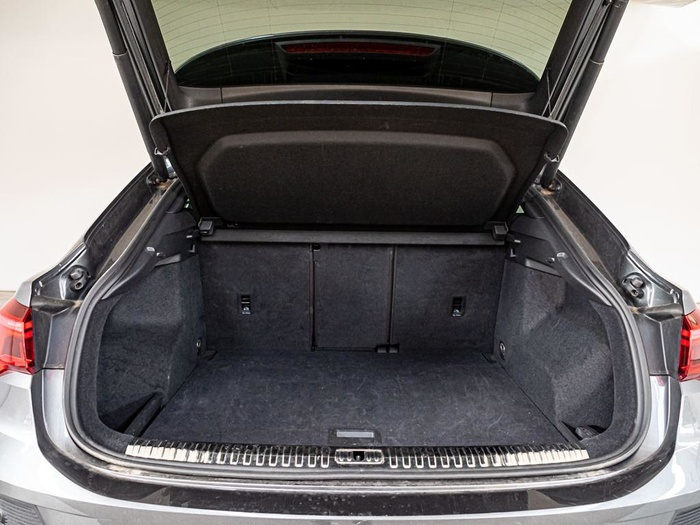Renting Audi Q3 Sportback Black line 40 TFSI quattro 140 kW (190 CV) Ocasión