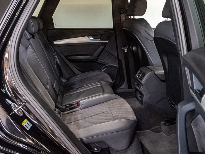 Renting Audi Q5 Black line 40 TDI quattro-ultra 150 kW (204 CV) S tronic Ocasión