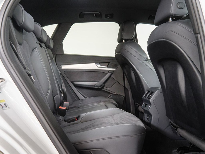 Renting Audi Q5 Black line 40 TDI quattro-ultra 150 kW (204 CV) S tronic Ocasión 1