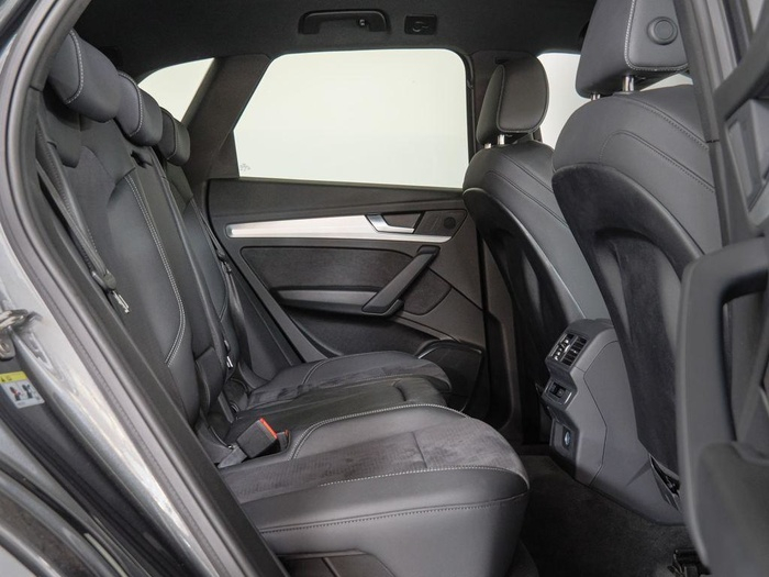 Renting Audi Q5 Black line 40 TDI quattro-ultra 150 kW (204 CV) S tronic Ocasión 2