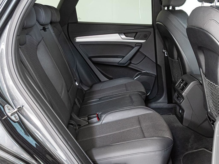 Renting Audi Q5 Genuine 40 TDI quattro-ultra 150 kW (204 CV) Ocasión