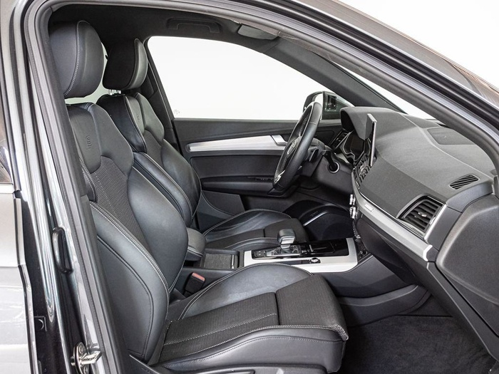 Renting Audi Q5 Genuine 40 TDI quattro-ultra 150 kW (204 CV) Ocasión