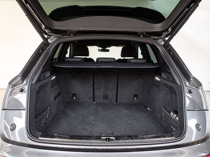 Renting Audi Q5 Genuine 40 TDI quattro-ultra 150 kW (204 CV) Ocasión
