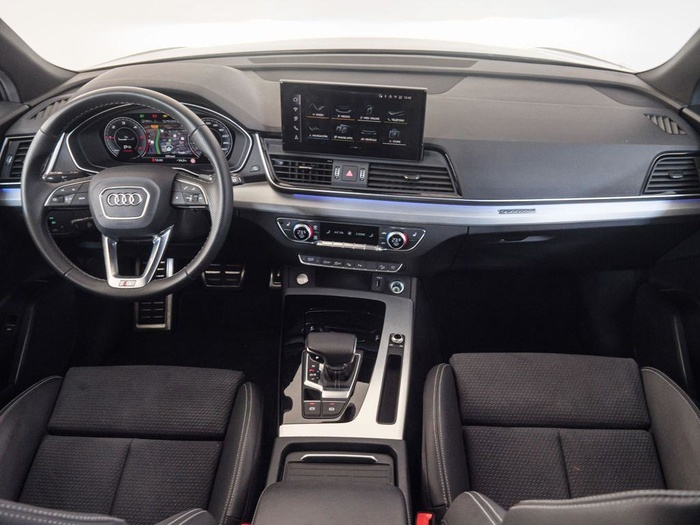 Renting Audi Q5 Sportback Black line 40 TDI quattro-ultra 150 kW (204 CV) Ocasión 2