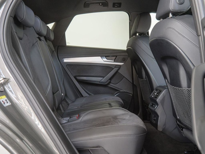 Renting Audi Q5 Sportback Black line 40 TDI quattro-ultra 150 kW (204 CV) Ocasión 2