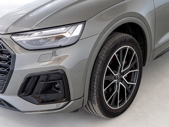 Renting Audi Q5 Sportback Black line 40 TDI quattro-ultra 150 kW (204 CV) Ocasión