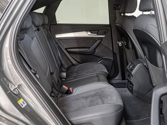 Renting Audi Q5 Sportback Black line 40 TDI quattro-ultra 150 kW (204 CV) Ocasión