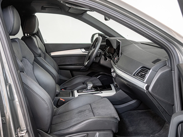 Renting Audi Q5 Sportback Black line 40 TDI quattro-ultra 150 kW (204 CV) Ocasión