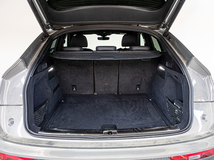 Renting Audi Q5 Sportback Black line 40 TDI quattro-ultra 150 kW (204 CV) Ocasión
