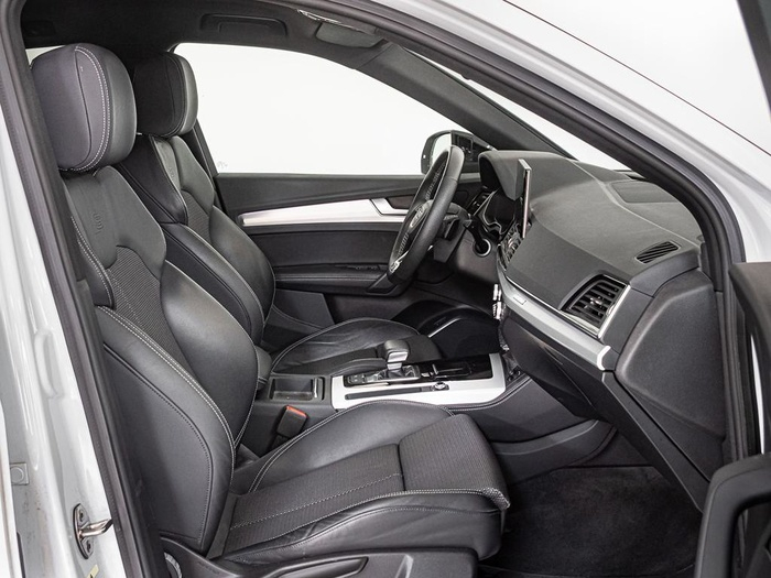 Renting Audi Q5 Sportback Black line 40 TDI quattro-ultra 150 kW (204 CV) S tronic Ocasión